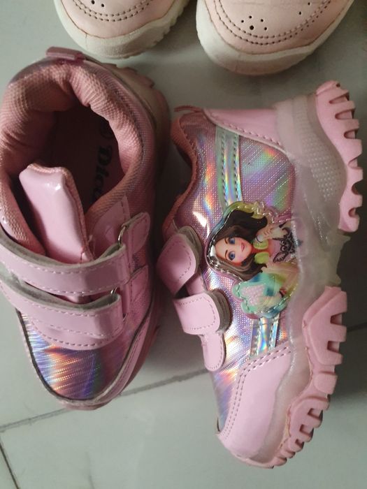 Incaltaminte nr 27,preț 25 lei perechea