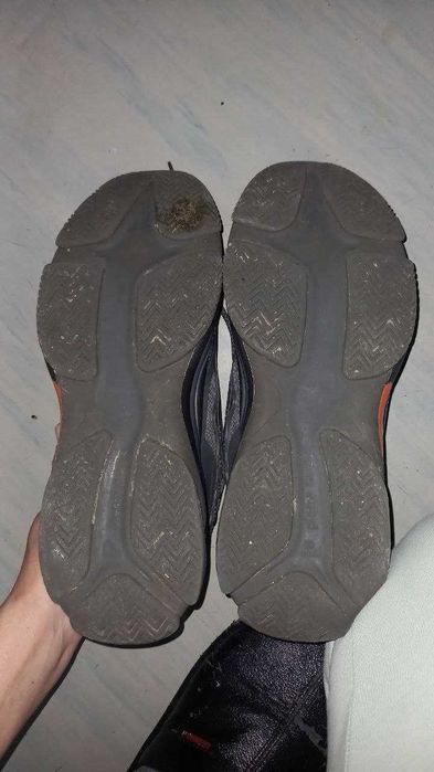 Продам мужские кроссовки 45 размера