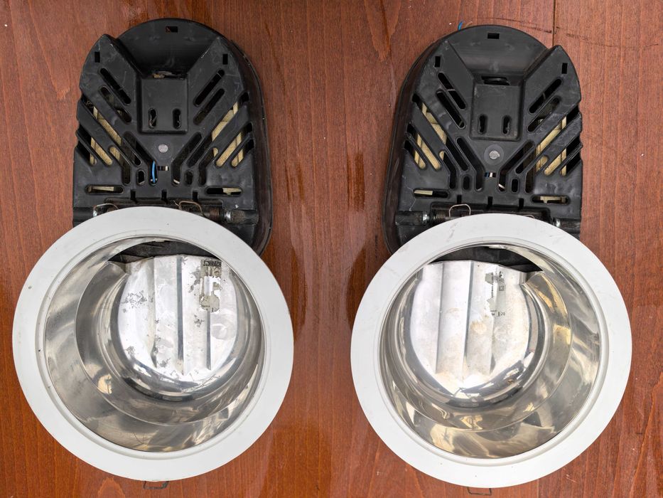 Продавам гаражни лампи