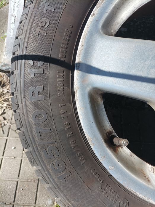 Продавам 4 броя гуми с джанти