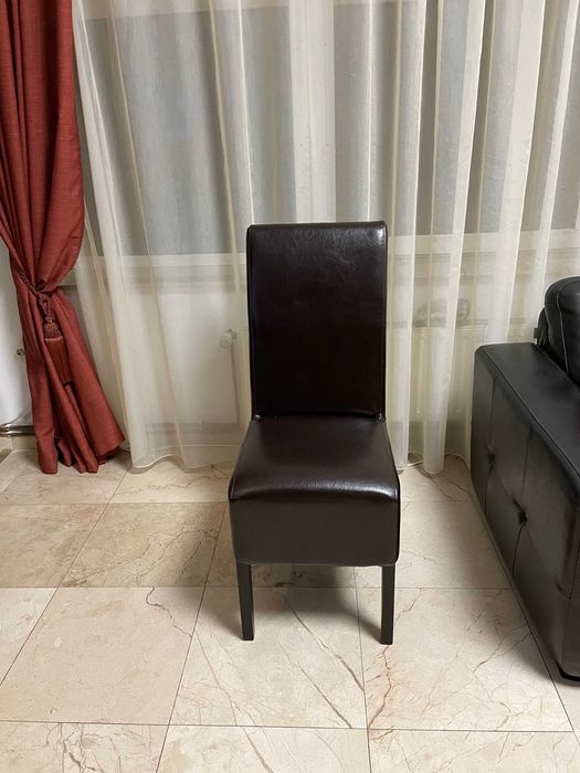 Vand set canapele piele, masa si 4 scaune