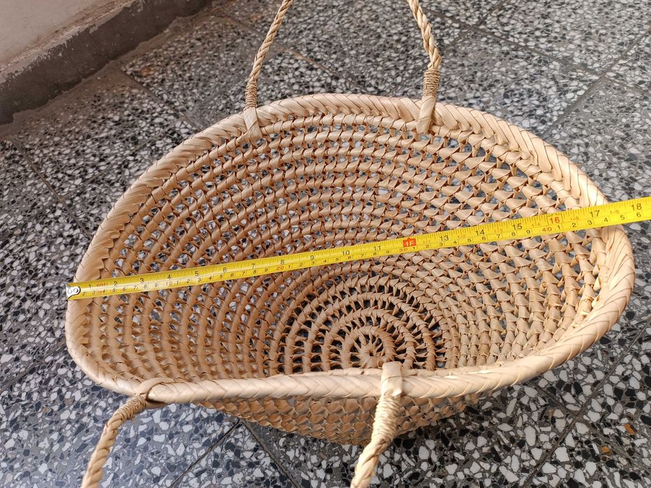 Кошница плетена и гъвкава, от лико