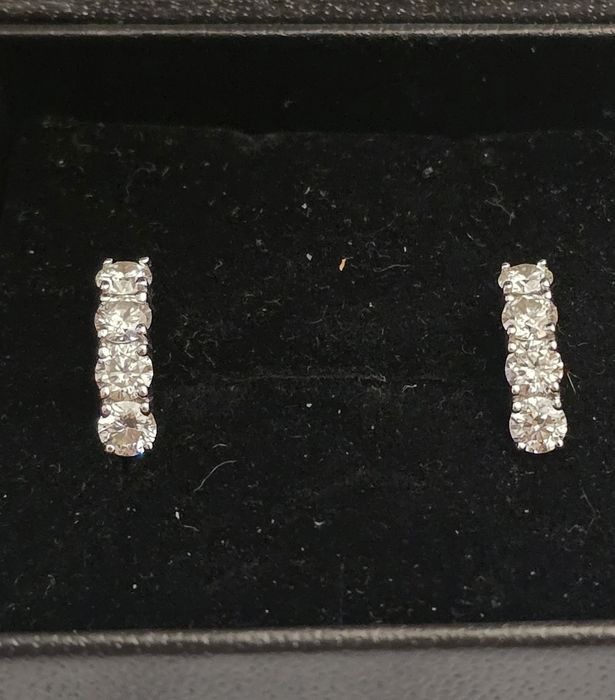 Серги золотые с Якутскими  брилиантами