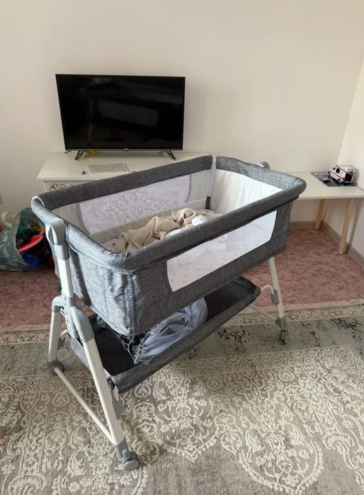 Продам приставную кроватку