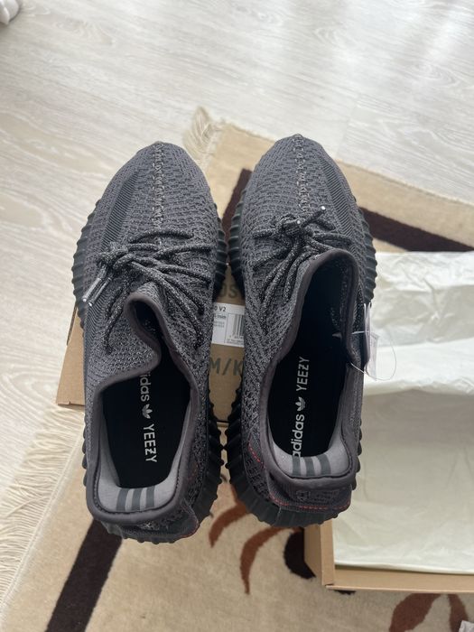 yeezy 350 blackrefflective (40,41,42,44)
