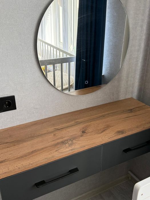 Спальный гарнитура и диван