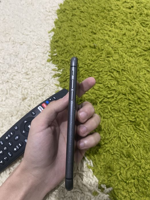 Айфон  11 заблокировонный