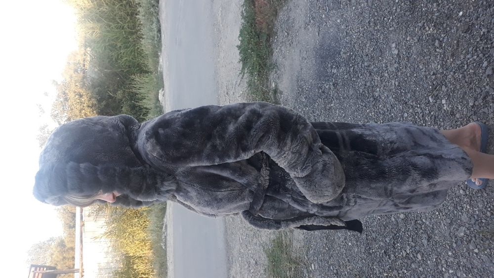 Женская мутоновая шубка.