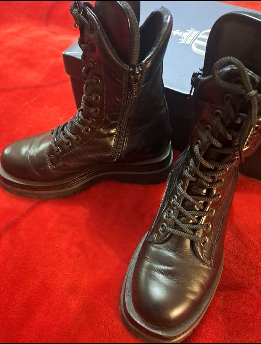 Дамски черни кожени боти