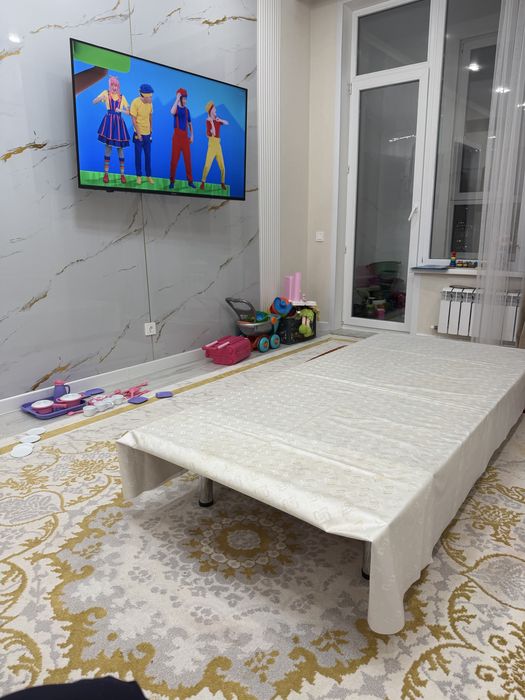 Продается стол до 12 чел