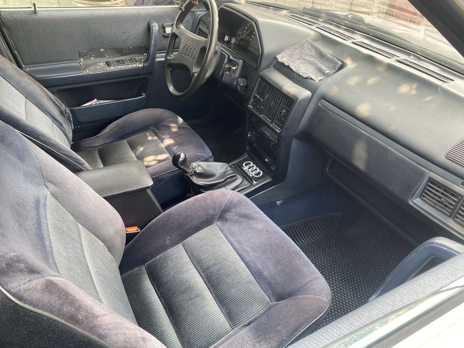 Продаю ауди сотку старушка