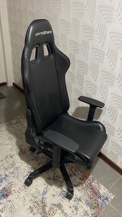 Игровое кресло DXRacer