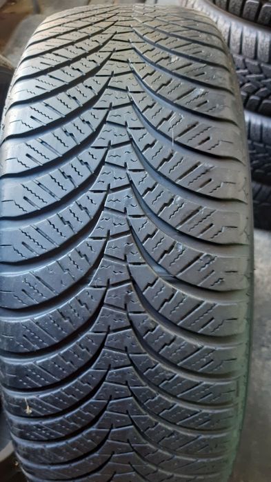 2 anvelope 215/60r17 iarnă marca Falken preț 220 lei bucata