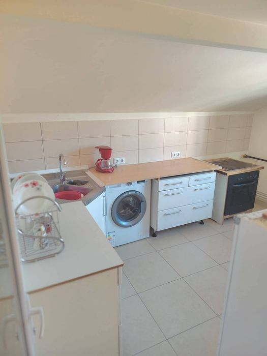 Închiriez apartament 3 camere – mansardă la casă, 80 m², complet mobil