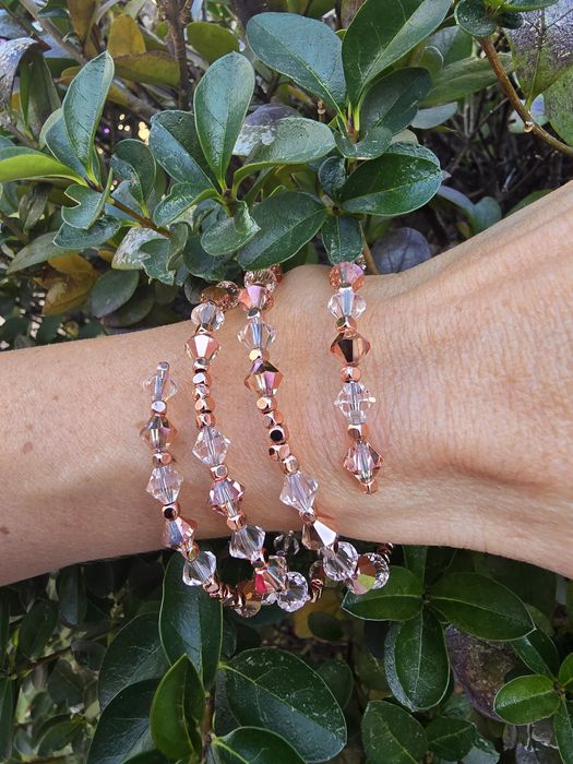 Обеци и гривни с кристали Swarovski