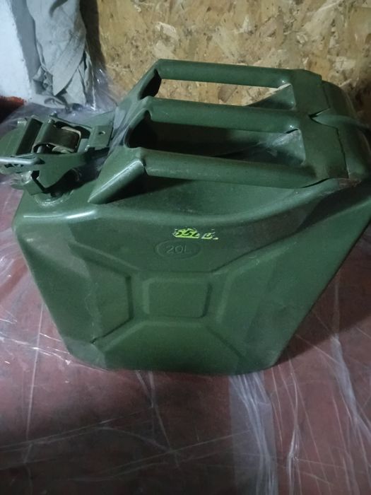 Запчасти ,канистра 20л