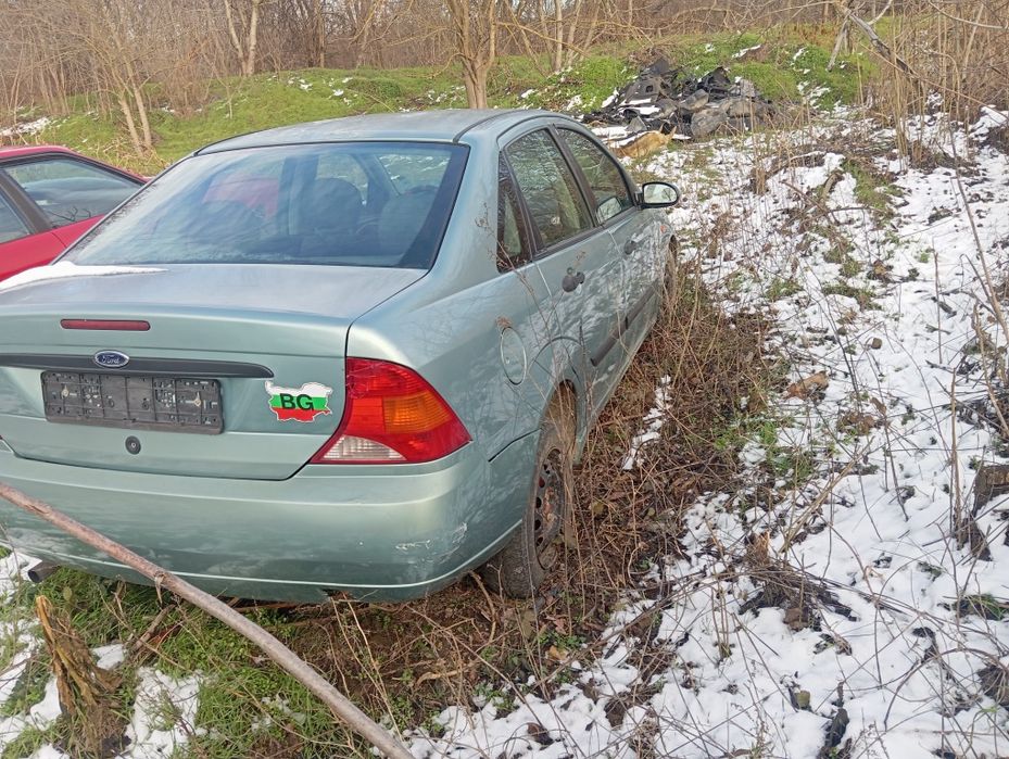 Продавам форд фокус бензин На Части