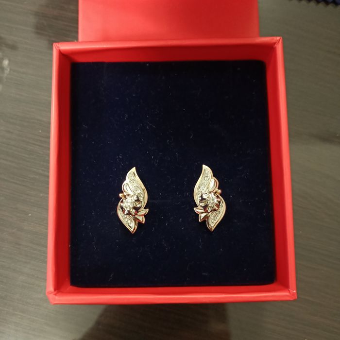 Продам золотые серьги(585) с бриллиантами