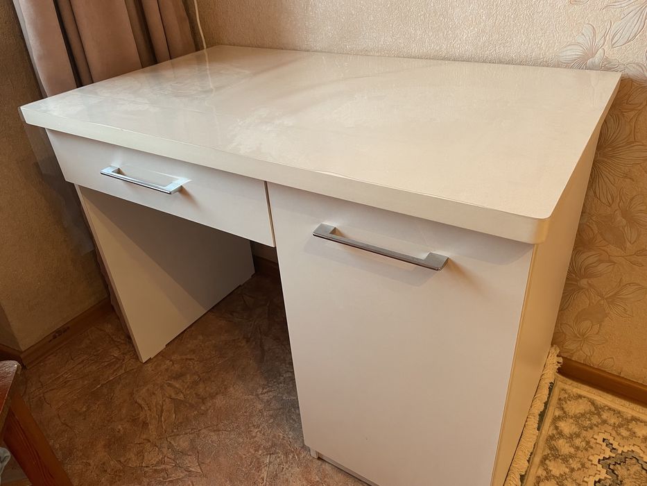 Письменный стол