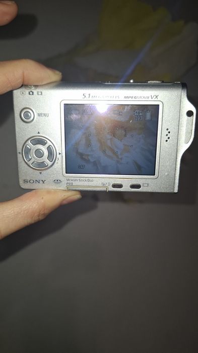Компактен дигитален фотоапарат  Sony Cyber-shot DSC-T7
