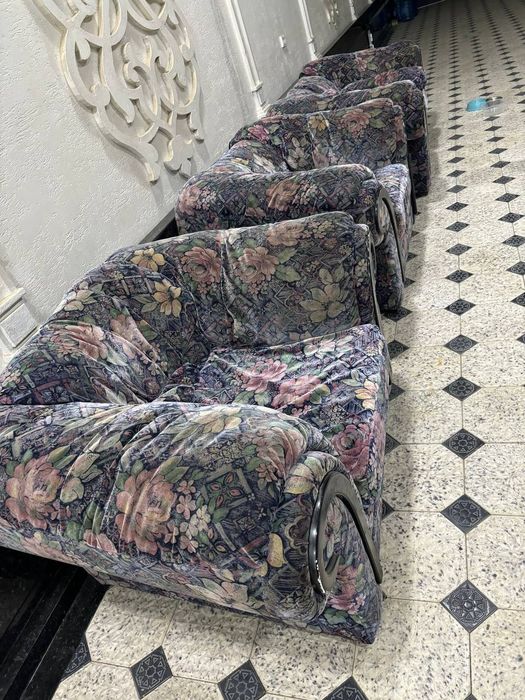 Продаю б/у деван с двумя креслами