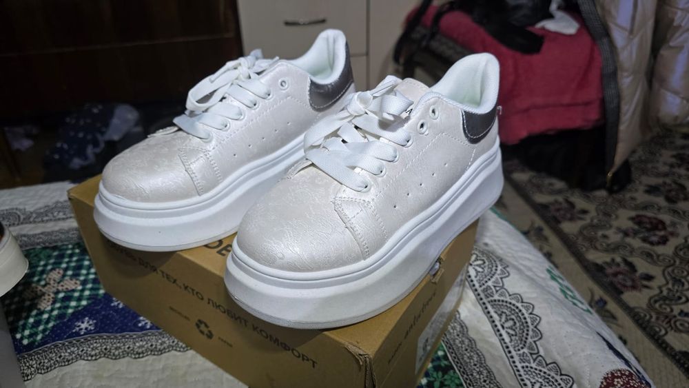 Женская обувь (37 размер)