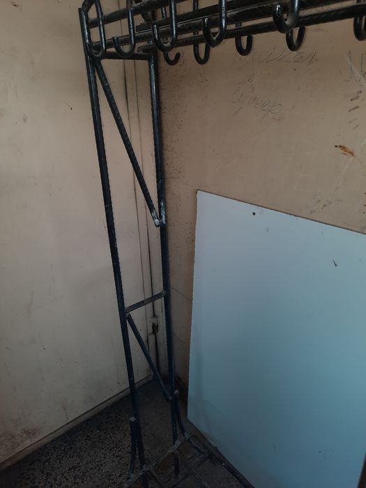 Ръчно изработена голяма желязна самостояща закачалка  за дрехи