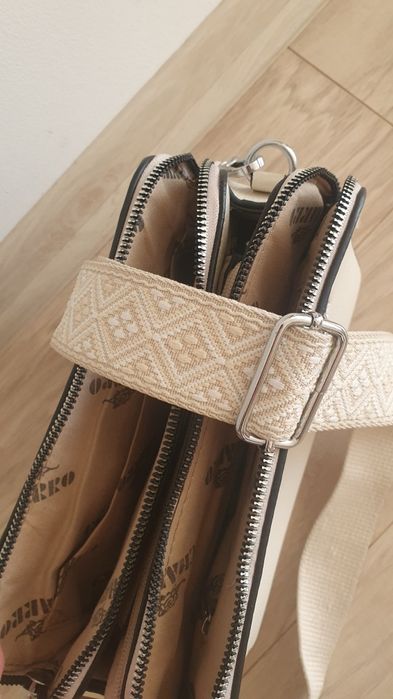 Дамска чанта с дълга дръжка