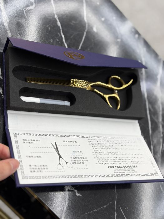 Foarfeca filat Japan Gold 6.0 +cadou pieptene Gold metal edition