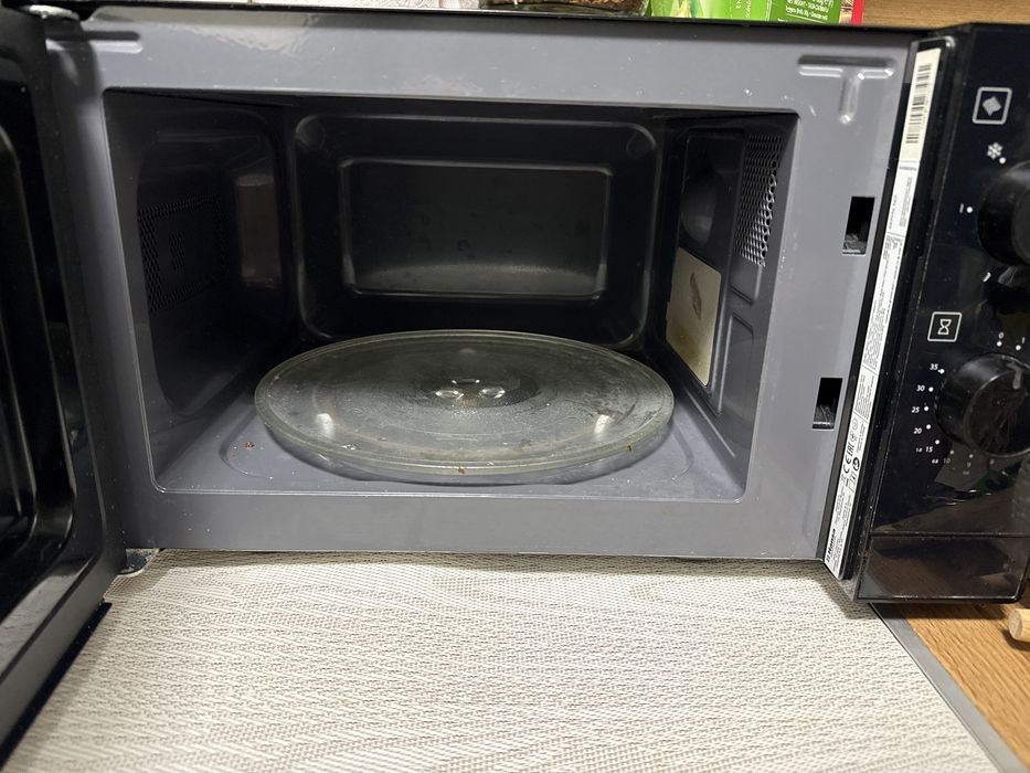 Микроволновка Hansa черная