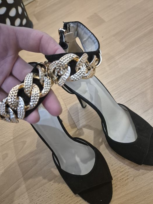 Дамски обувки на ток 37 номер.ново