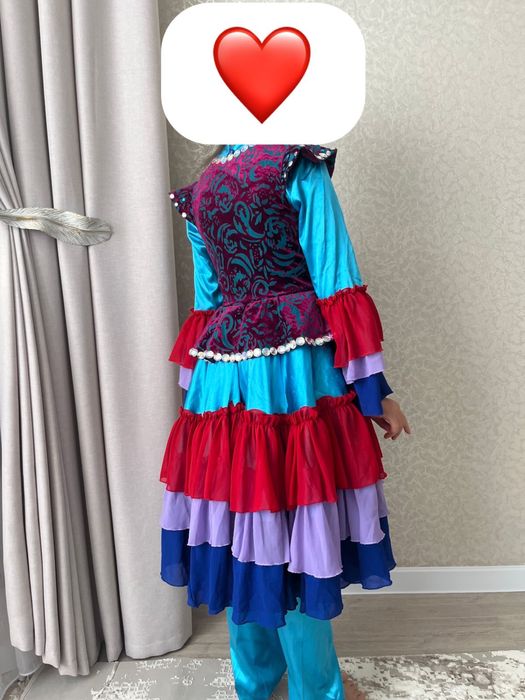 Ұлттық көйлек сатылады.