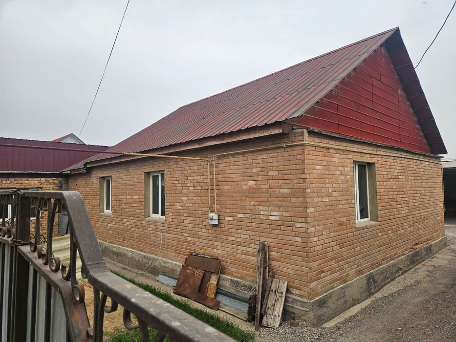 Дом с мебельным цехом