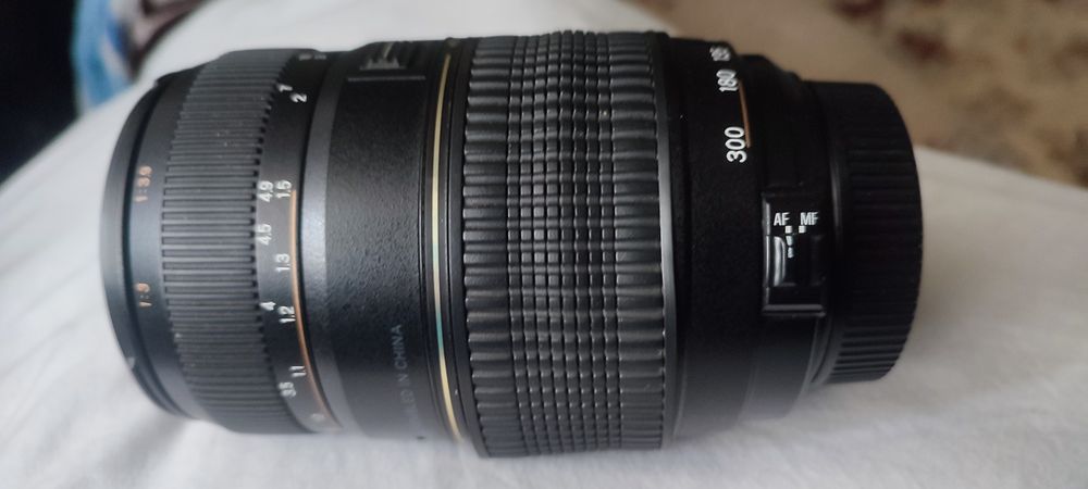 Obiectiv Tamron 70-300mm Nikon montură F