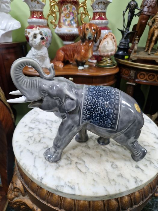 Страхотна антикварна колекционерска порцеланова фигура статуетка