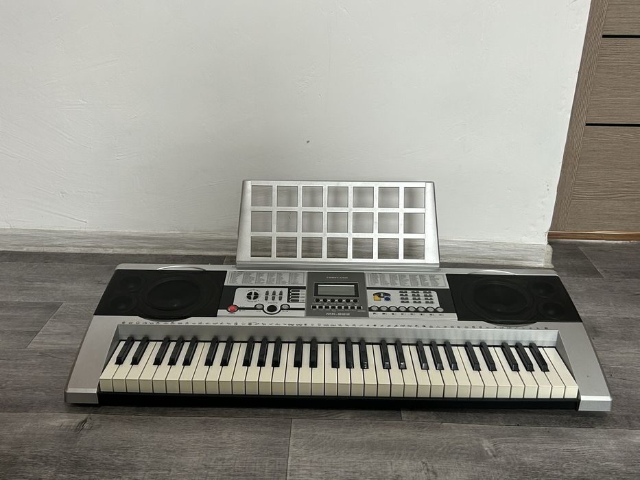 Синтезатор срочно продам