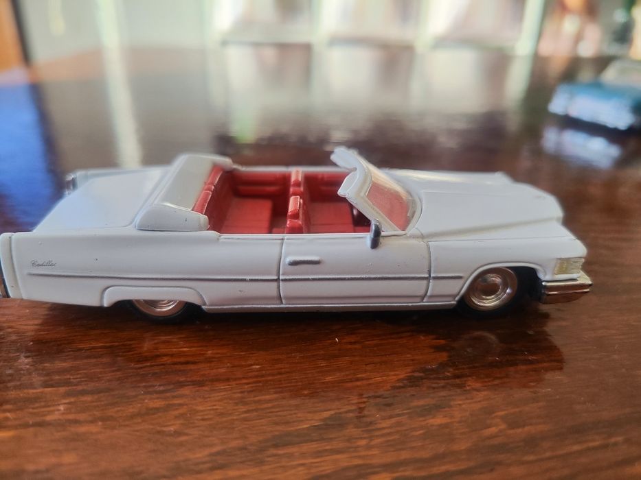 2 бр. Cadilac 1/43