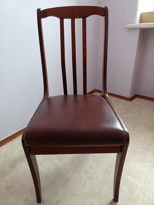 продам мчгкие стулия б/у . пять штук