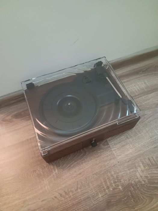 Грамофон чисто нов