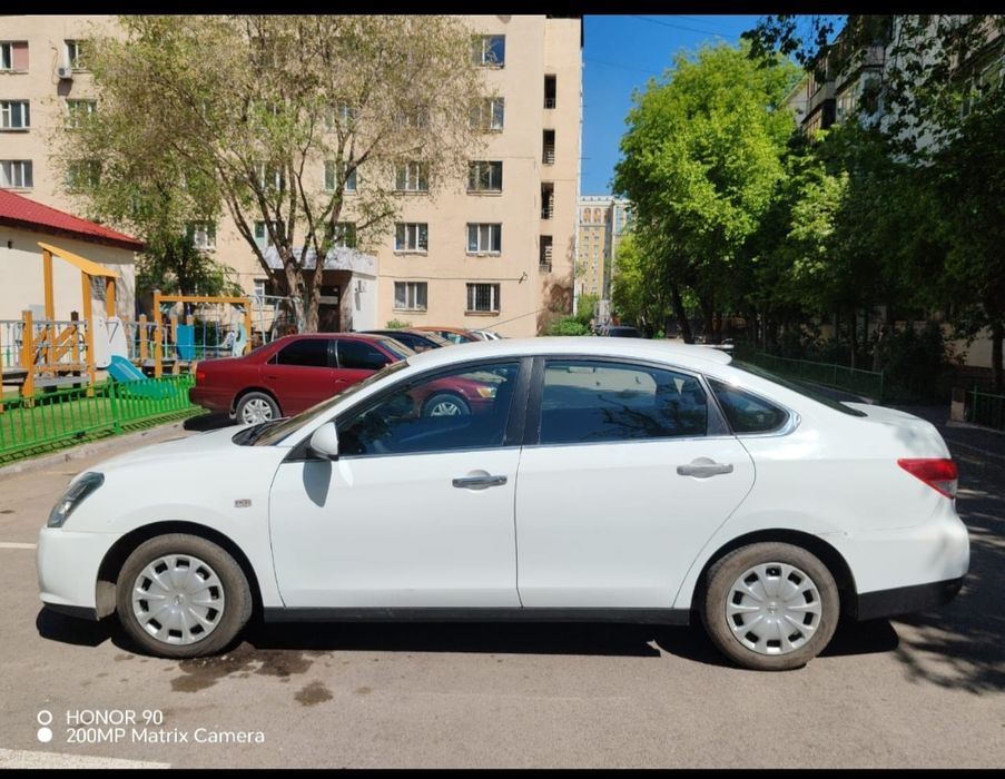 Машина Нисан Алмера