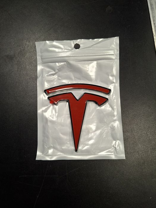 Emblema Tesla model 3 sau Y