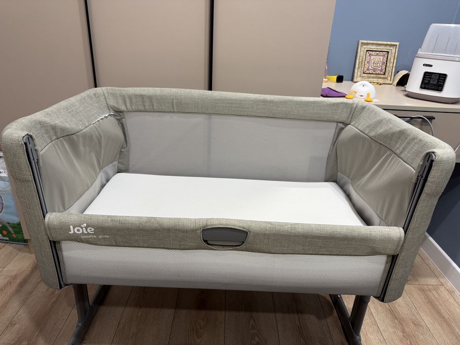 Продам манеж-кровать от JOIE