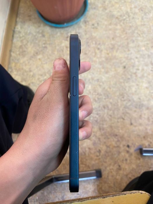 Продам Айфон 13.