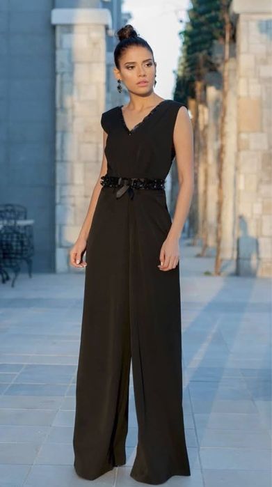 Черен гащеризон Corso Italia с колан и 3-D цветя, широки крачоли