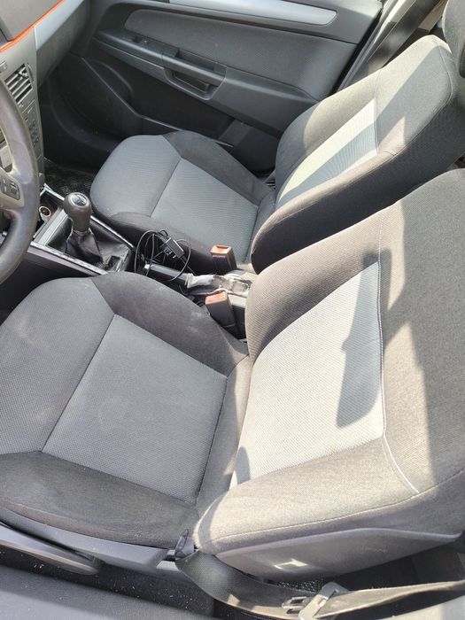 Piese toba punte jug caseta pompa servo kit pornire bobina fuzeta radio cd volan compresor clima oglinda jante alternator egr   Opel Astra h 1.6 xep