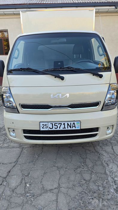 Kia Bongo III Sotiladi