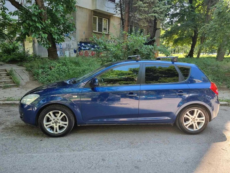 Продавам Kia Ceed, първа регистрация 02.2009 г., автоматична скоростна кутия 131 000km