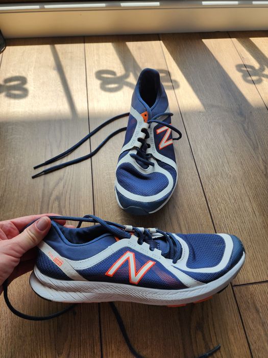 Продам оригинальные б/у кроссовки