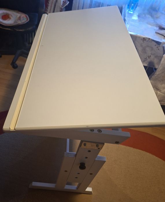 Set birou reglabil + bibliotecă albă – ideale pentru cameră copil