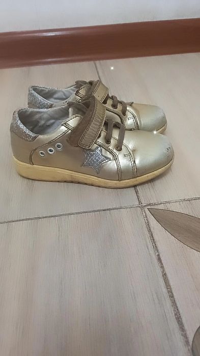 Срочно продам кроссовки